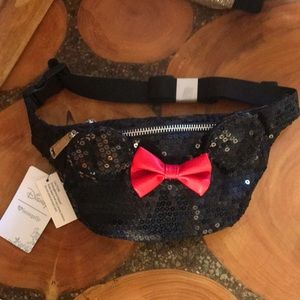 RARE Disney Minnie Mouse Fanny pack BNWT (Heart Logo)
